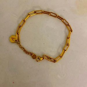 Gold chain bracelet